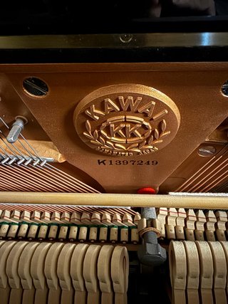 Piano Kawai Vertical Negro + Banqueta