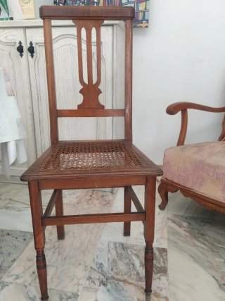 3 Sillas antiguas de madera con asiento de rejilla