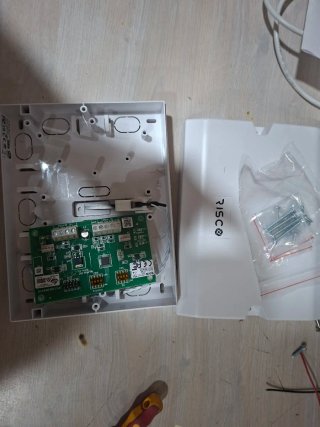 Caja superficie Risco para 2 Expansores