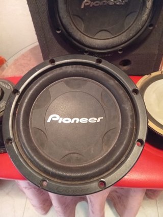 Subwoofer Pioneer y 3 altavoces coche Negociable