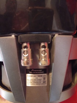 Subwoofer Pioneer y 3 altavoces coche Negociable
