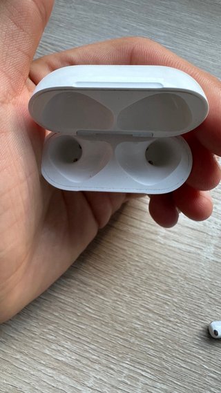 Airpods 4 (derecho no funciona)