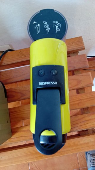 Cafetera Nespresso Krups Amarilla