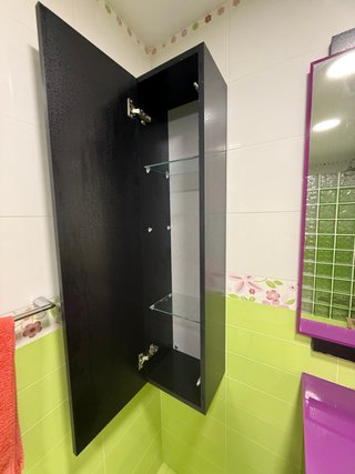 Mueble de baño moderno morado y marrón