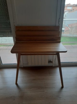 Escritorio de madera natural