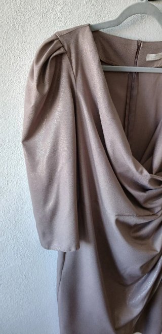 Vestido de fiesta marrón y dorado
