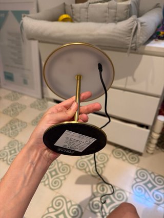 Lámpara de mesa dorada Zara Home