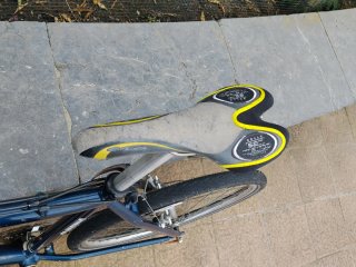 Bicicleta de montaña azul