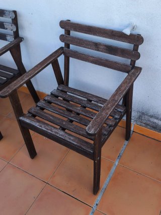 Mesa de terraza y 4 sillas de madera