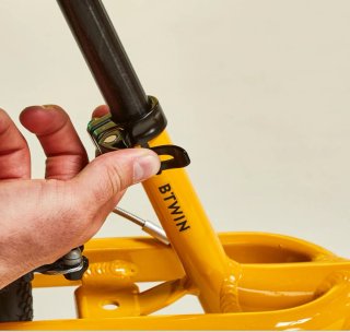 Bicicleta sin pedales amarilla
