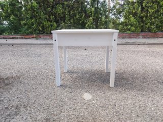 Escritorio infantil blanco con compartimento