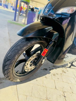 Peugeot Tweet 125cc Negra 2016