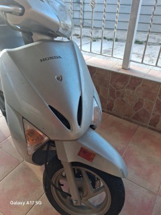 Honda Lead 110 Scooter Automática