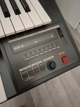 PIANO YAMAHA Doble Teclado con Pedales