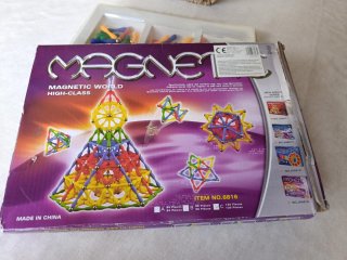 Juego de construcción magnético