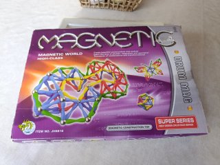 Juego de construcción magnético