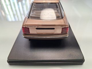 1/24. Ford Scorpio. Nuevo en urna.