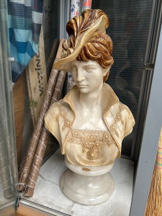 Busto decorativo mujer mármol