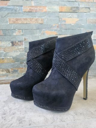 Bota negra talla 37