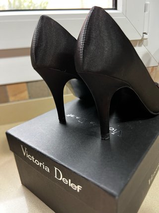 Zapatos de tacón Victoria Delef Talla 36 Negros