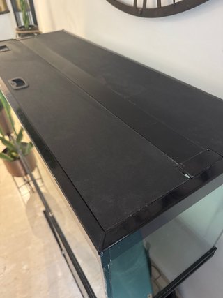Acuario 200L con mueble negro y accesorios