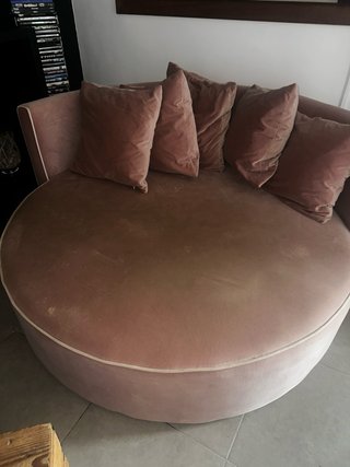 Divano rotondo rosa in velluto