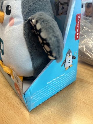 Peluche Pingüino Anda y aletea de Fisher-Price...