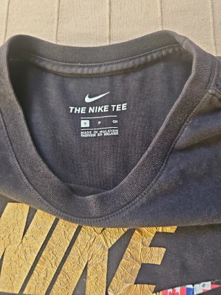 Camiseta Nike Logo Bandera Multicolor