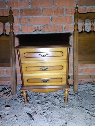 Cabeceros de madera + mesita de noche