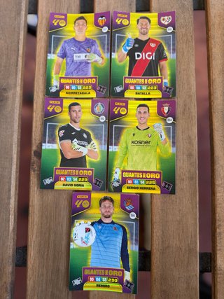 Panini Adrenalyn XL Guantes de Oro 5 2025-2026
