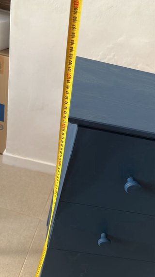 pintada a mano de azul faltan los pomos de abajo