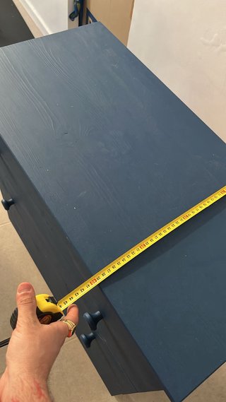 pintada a mano de azul faltan los pomos de abajo