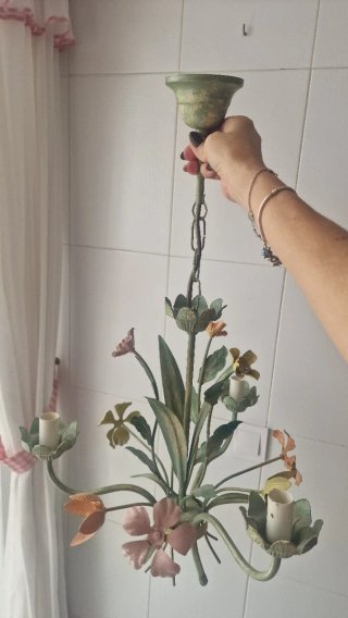 Lampada da soffitto vintage fiori, in ferro battuto.