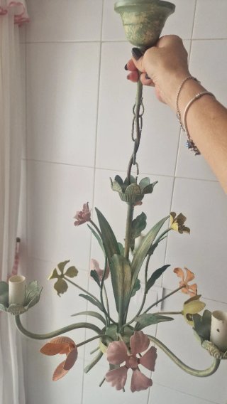 Lampada da soffitto vintage fiori, in ferro battuto.