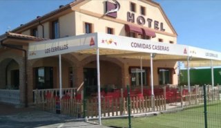 Se precisan camareros