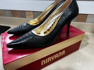 Tacones NIRVANA Talla 37 Negro Cocodrilo