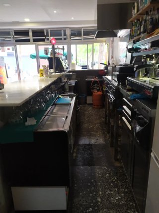 Bar con terraza 800€ tragaperras a la semana