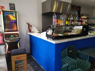 Bar con terraza 800€ tragaperras a la semana