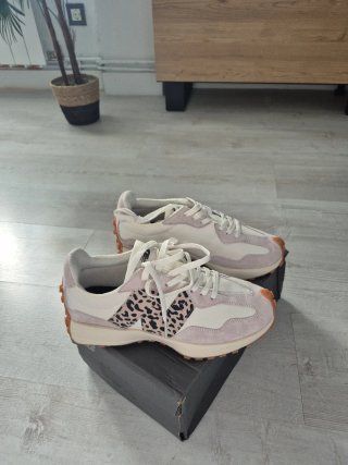 New Balance Beige/Rosa Talla 42