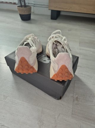 New Balance Beige/Rosa Talla 42