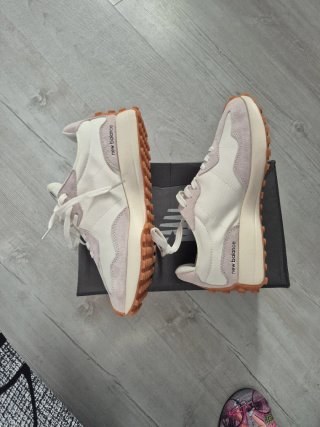 New Balance Beige/Rosa Talla 42