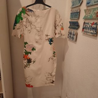 Vestido Zara estampado floral midi entallado