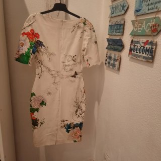 Vestido Zara estampado floral midi entallado