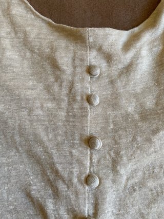 Top lino Esmara beige tirantes botones