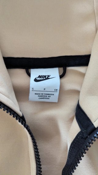Sudadera Nike Tech Beige y Blanca