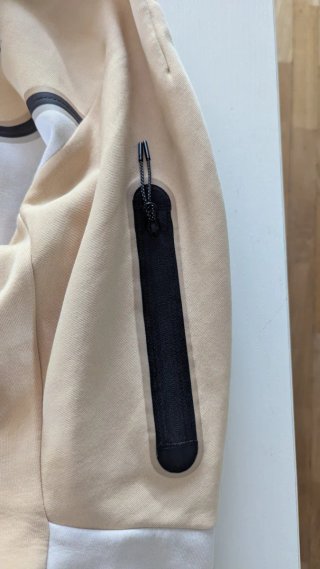 Sudadera Nike Tech Beige y Blanca