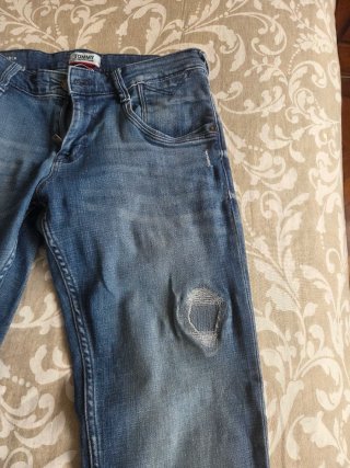 Pantalón vaquero Tommy Hilfiger desgastado