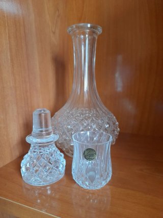 Juego de licorera y vasos de cristal