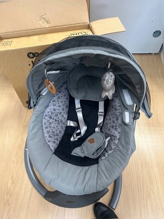 Columpio eléctrico Kinderkraft Hamaca LUMI 2 para bebés - Gris Oscuro