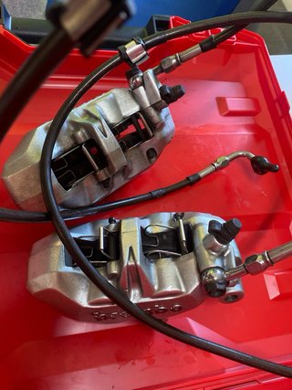 Pinzas Brembo Serie Oro 4 pistones + latiguillos